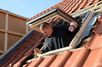 Pose de fenêtres de toit Velux à Héninel
